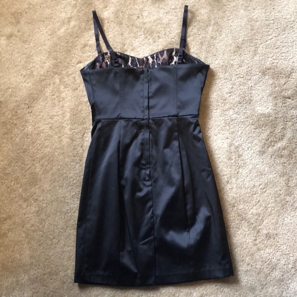 Excellent condition Black Guess Dress. Size 1. - Picture 3 of 4